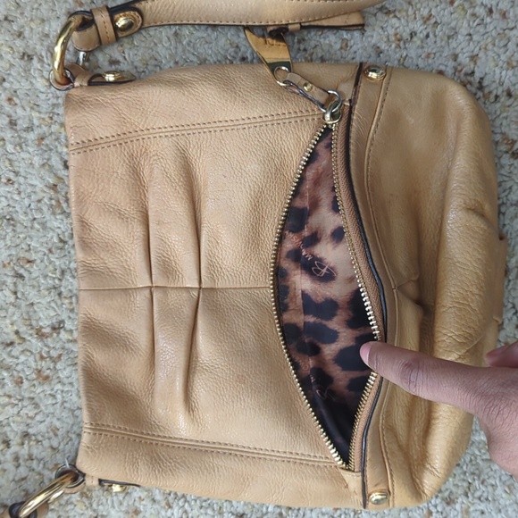 B MAKOWSKY camel tan leather crossbody hobo bag - Picture 2 of 4